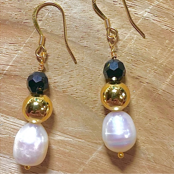 Jewel Design by Grace Jewelry - Pearl, Black Onyx. 24k Gold washed Ball Hand wired by me. Classic
